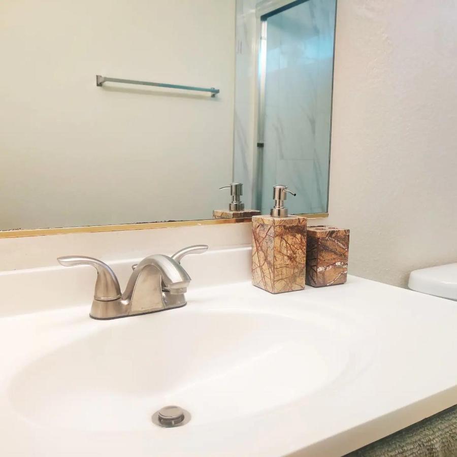 Nice Private Room In A House Close To Red Rock & Las Vegas Strip Bagian luar foto